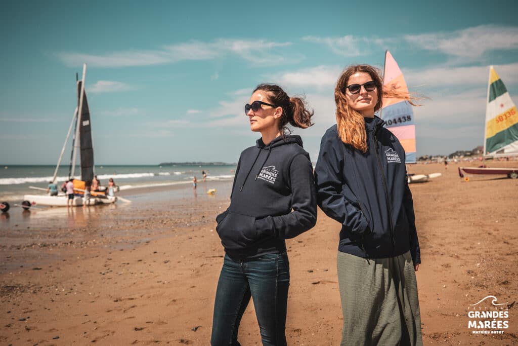 Hoodie bleu marine et veste softshell bleu marine boutique collection intemporelle - @Mathieu Dutot